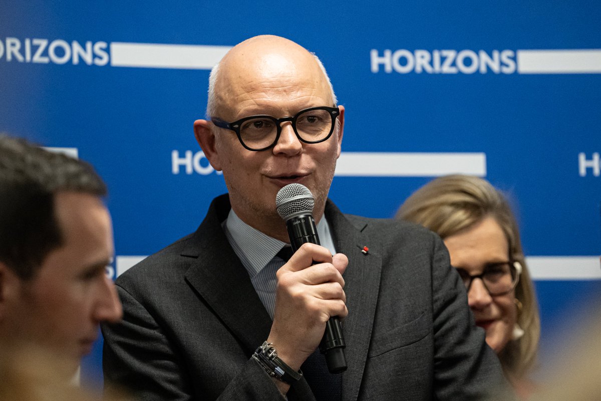 HorizonCalvados's tweet photo. [🔵⚪ VOEUX D'HORIZONS ⚪️🔵]

Ce samedi, à #duclair, une partie des membres d'@HorizonCalvados ont assisté aux vœux d'@EPhilippe_LH , président d'@HorizonsLeParti .

Un discours clair, réaliste et stimulant, nous invitant au sérieux à l'écoute et à la nuance.

#hautlescoeurs https://t.co/4hr2By0tPP