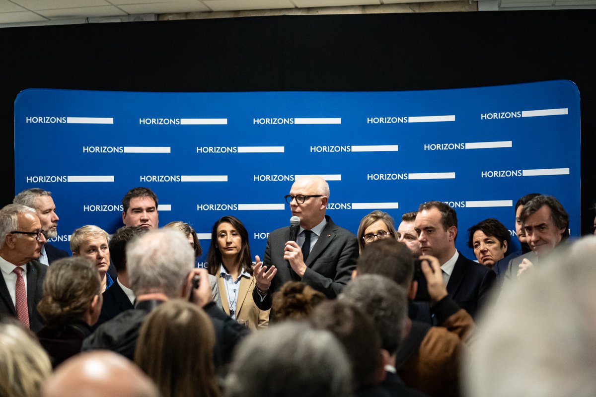 HorizonCalvados's tweet photo. [🔵⚪ VOEUX D'HORIZONS ⚪️🔵]

Ce samedi, à #duclair, une partie des membres d'@HorizonCalvados ont assisté aux vœux d'@EPhilippe_LH , président d'@HorizonsLeParti .

Un discours clair, réaliste et stimulant, nous invitant au sérieux à l'écoute et à la nuance.

#hautlescoeurs https://t.co/4hr2By0tPP