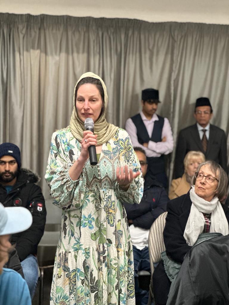 🤔 An engaging turn at our New Year Dinner as the Question &amp; Answer session unfolds! 

Guests actively participate, posing thought-provoking questions about the event's theme. The exchange of ideas and perspectives adds a vibrant layer to our celebration! 🌐🎤 

#VoicesForPeace