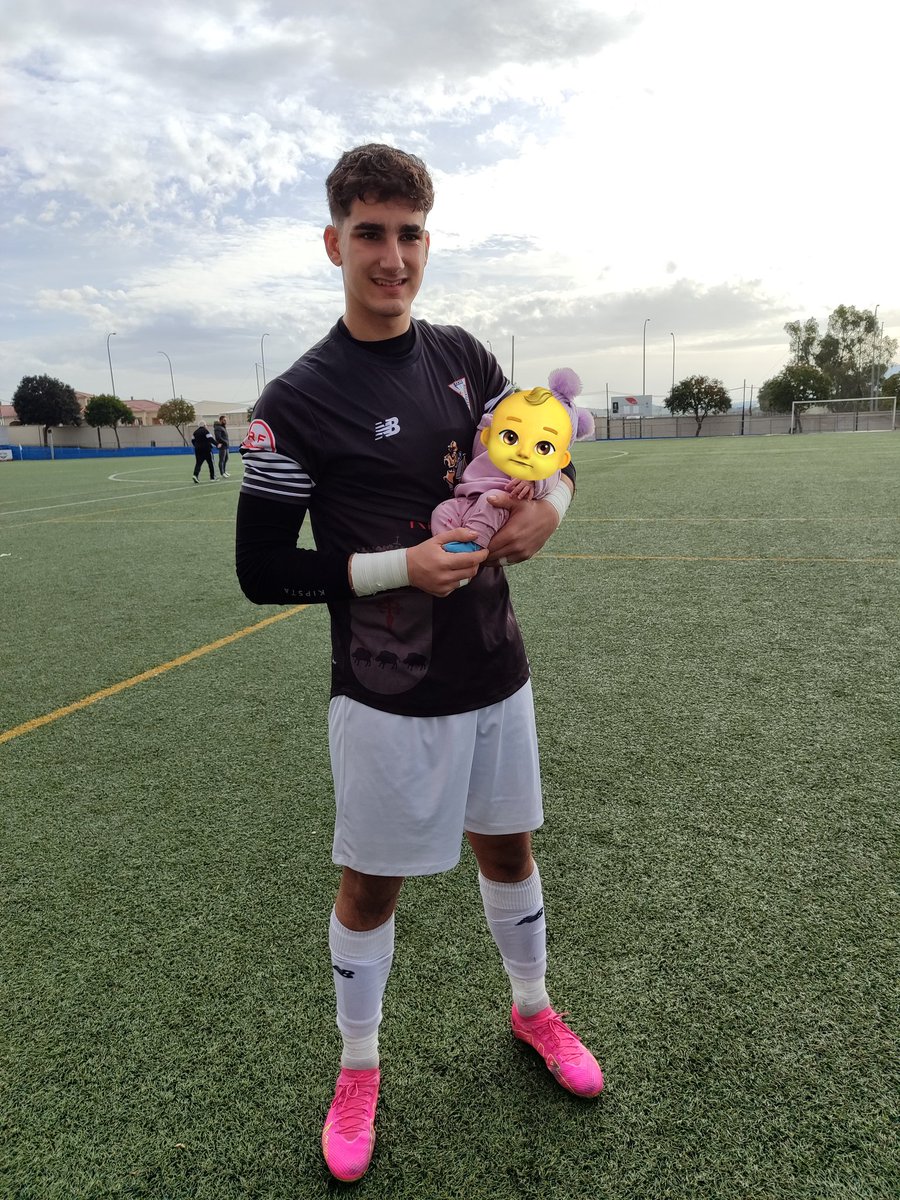 Nuestro guardameta Dani Parejo <a href="/dani_ps01/">Daniel Parejo Solano</a> tuvo una  visita muy especial en el día que <a href="/CCalamonte/">CD Calamonte</a> 🆚 <a href="/RacingValverde/">Racing Valverdeño</a> se enfrentaban en la jornada 17° la visita de su hija que no quiso perderse la victoria en la mañana de hoy.