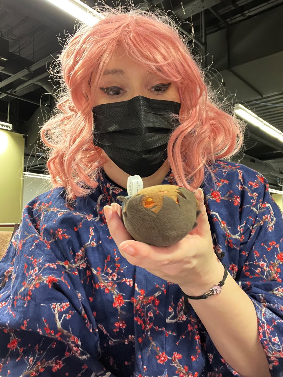 gatomon47's tweet photo. Something, Something— Cosplay Saniwa on TKRB Anniversary <3
Touma has Ookurikara with him today <3 #tkrb #toukenranbu #saniwa #ookurikara #saniwaoc #cosplay https://t.co/gWnfk6vn65