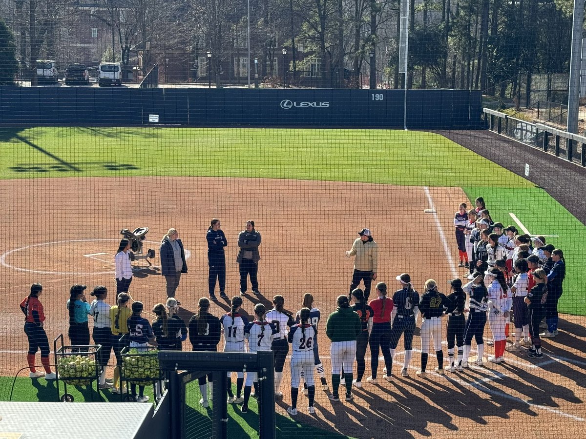 MikeIconis's tweet photo. @EastCobbBullets representing at the @GaTechSoftball Elite Skills Prospect Camp on this beautiful Winter day. 

I spy 3 that I know. @IzzyIconis2027 @ABaronci13 @catalinab_99 

Sting em, ladies! 🥎🐝 https://t.co/HngD2XVuKI