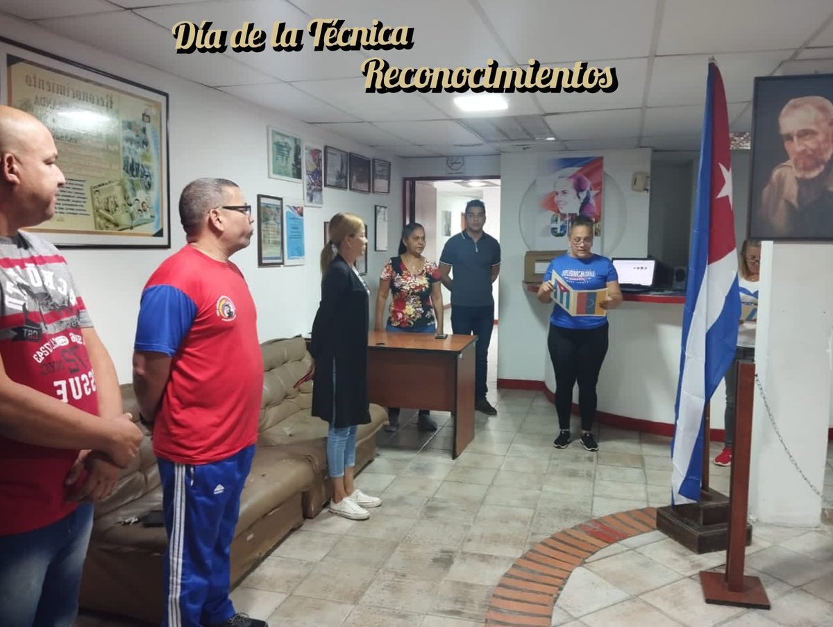 En el día de técnica, el Dr. Fernando Santiesteban jefe de la MMC🇨🇺 en el Estado Miranda 🇻🇪 Reconoció el esfuerzo de los colaboradores del área de logística. #EstaEsLaRevolución 
#CubaPorLaVida 
<a href="/CubaMir_Ven/">Brigada Médica Cubana Estado Miranda</a> 
<a href="/DrYusleivy/">Dr. Yusleivy Martínez</a> 
<a href="/japortalmiranda/">José Angel Portal Miranda</a> 
<a href="/MINSAPCuba/">Ministerio de Salud Pública de Cuba</a>