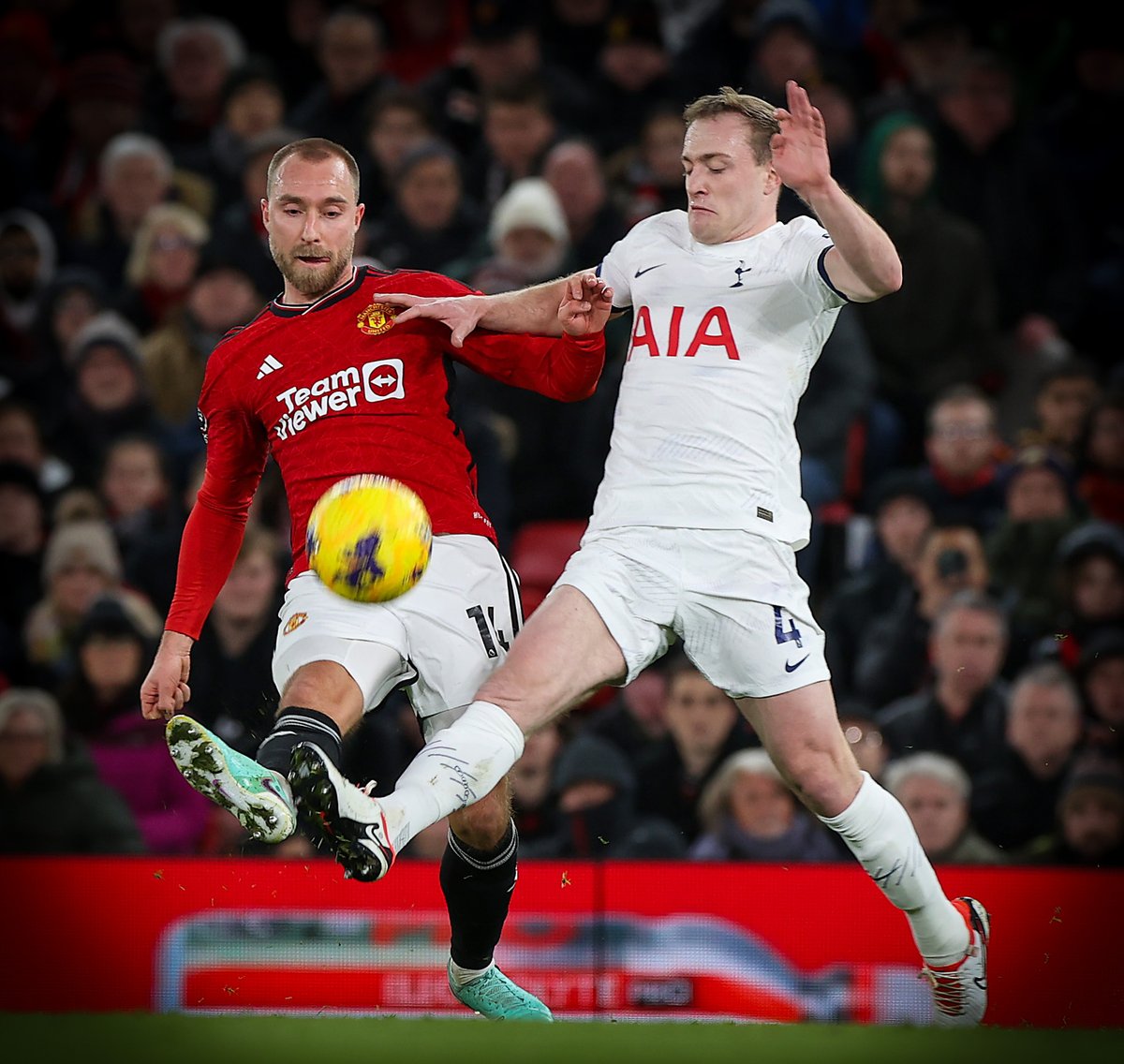 ManUtd's tweet photo. Into the closing stages of the first half ⏳

#MUFC || #MUNTOT https://t.co/rZihS4TaA8