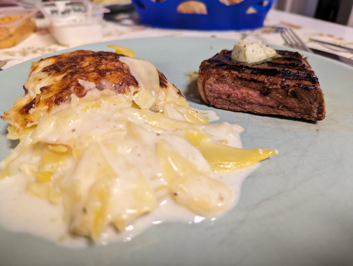 thatChimera's tweet photo. Heute noch das letzte Steak aus'm Kühlschrank vernichtet! :-)
#optigrill hat wieder gut geliefert.
Bin froh, dass ich mir das Ding gekauft hab. ❤️ https://t.co/70V7jrw1VA