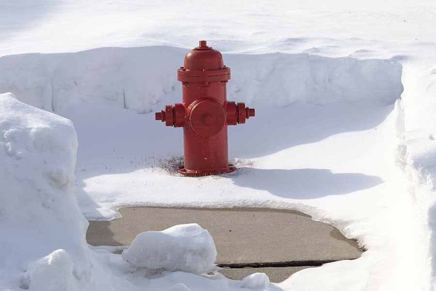 MMFD1_2's tweet photo. Make sure to clean 3 feet around your fire hydrant. It will prevent lost time for firefighters responding. @ChristaLowry https://t.co/2wULE2gO5y