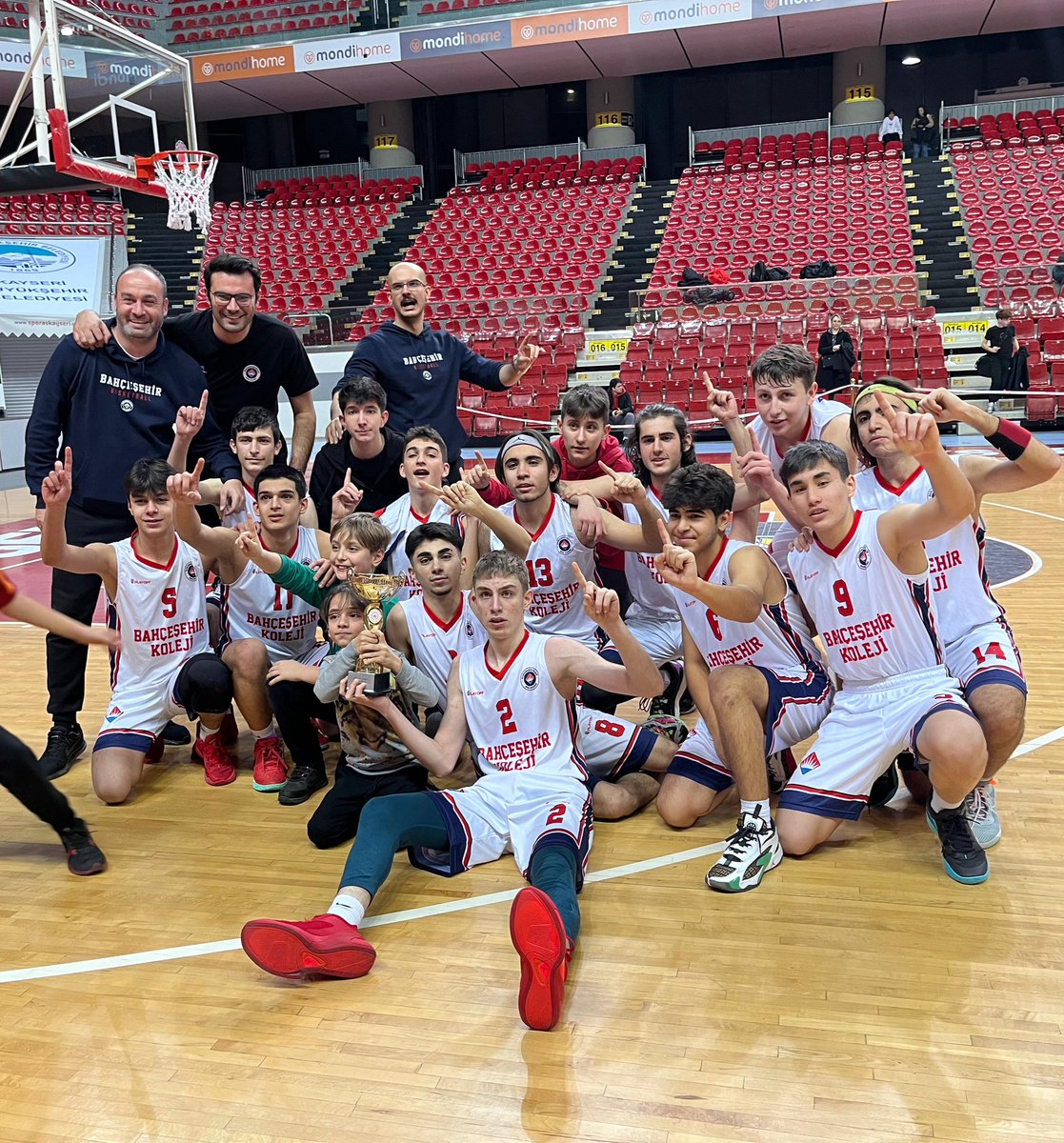 Kayseri Bahçeşehir Koleji U 16 Basketbol takımı final grubunu Namalup tamamlayarak Kayseri şampiyonu olmuştur. Oyuncularımızı ve teknik ekibimizi kutluyoruz