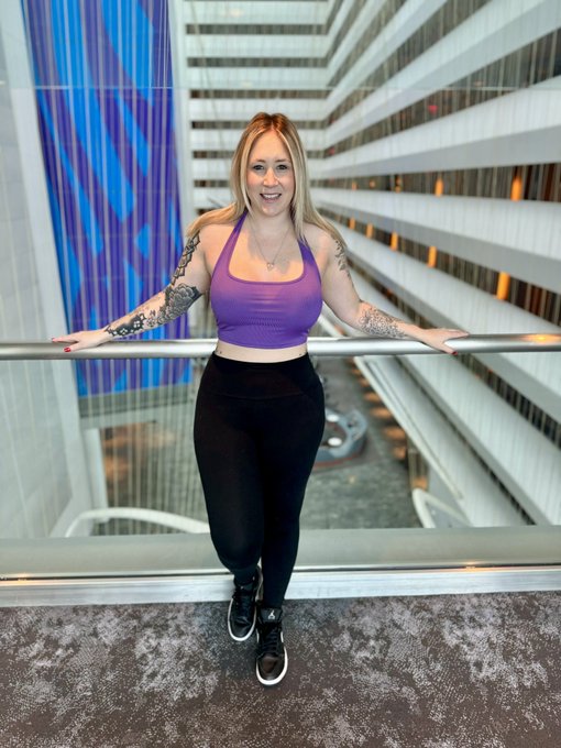 Hope your weekend is going as good as mine 😍 https://t.co/XnRrzLeI1L