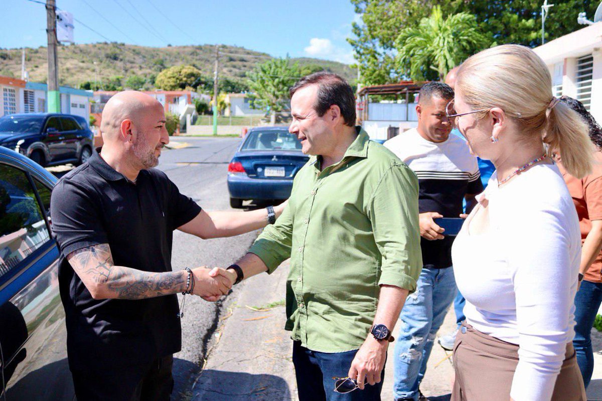 ElmerRomanPR's tweet photo. Hoy junto a mi equipo visitando a los residentes de la comunidad Villas del Cafetal en mi querido Yauco. ¡Inmensa la satisfacción de sentir su cariño! Su apoyo me reafirma el compromiso que tendré con todos, desde la capital federal, como su Comisionado Residente. #TodosConElmer https://t.co/EZ94zt00FL