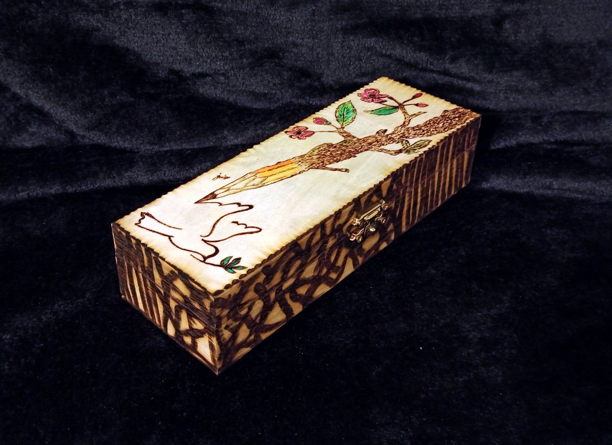 HattUniqueArt's tweet photo. "Adopt the pace of nature" 🍀🍀🍀 Wood burned Pencil Box 🔥🔥🔥
#peace #natur #Pyrography #brandmalerei  #drawing #art #pirografia
#decoration #wooddesign #zeichnen  #woodart #artwork #functionalart #artisanatsuisse  #interiordesign #leidenschaft #woodtatto #artistsupportartists https://t.co/Ssd4UC5FK7