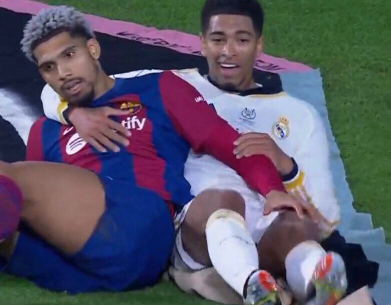 Eu e meu amigo voltando da festa dps de dizer que ia beber só um pouquinho: