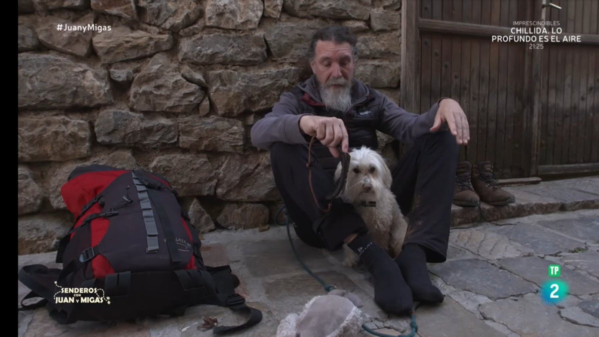 SenderosTVE's tweet photo. Dejamos a Juan y Migas pensando donde pasarán la noche y nos despedimos hasta la semana que viene.  Nos vemos por los senderos... ¡nos vemos por el mundo! #juanymigas #SenderosTVE https://t.co/UzGUXnTInu