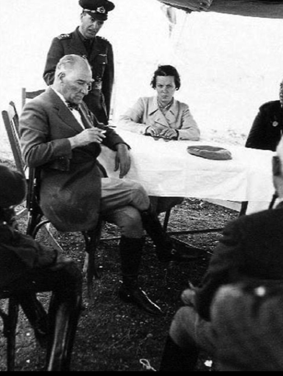 Atatürk, Sabiha Gökçen ile birlikte Çamlık'ta askeri tatbikatı izlerken, 1937.
