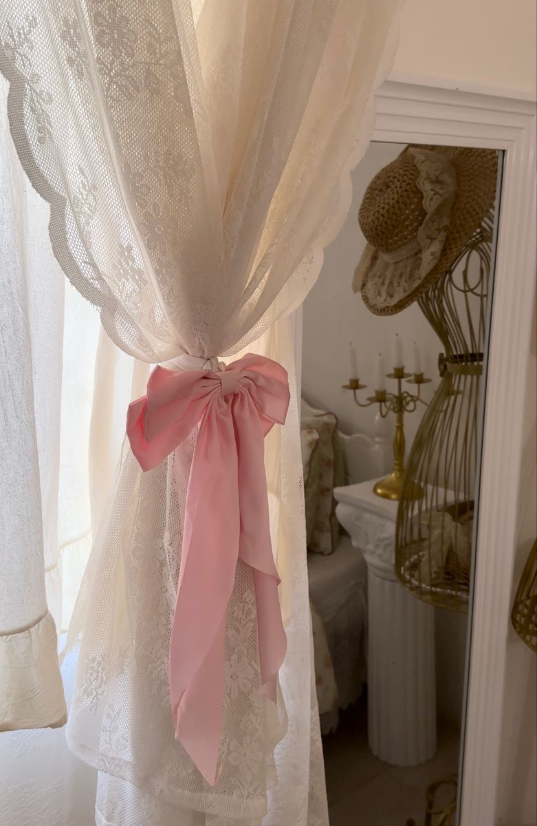 dreamyyarchive's tweet photo. pink is the prettiest color <3 https://t.co/0JVhKLneSg