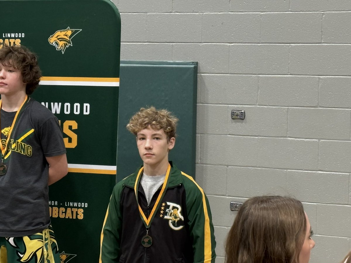 CoachRonRussell's tweet photo. Three days of Hard Work Paying Off! Started with Dual wins against North and South, then rolled into wrestling our butts off at the Basehor Bobcat Challenge with 36 good teams in attendance. We finished 9th, but only two points out of 7th and six points out of 6th. Proud of them! https://t.co/dvm7VJswpX