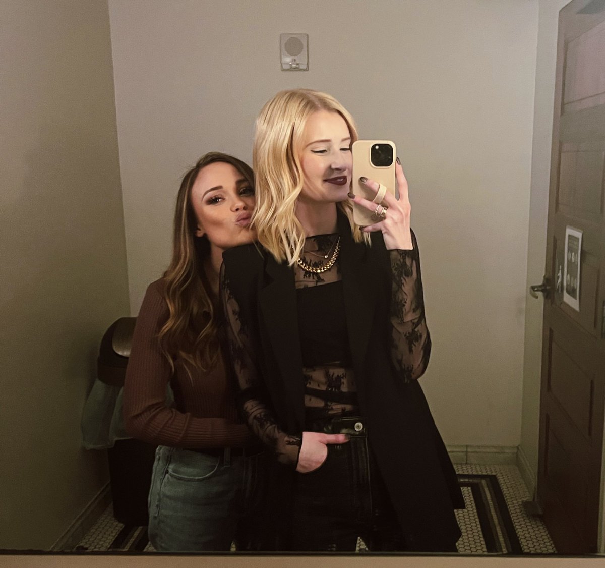 EmilyDeShields1's tweet photo. Happy birthday my beautiful @michaelajpatton. I couldn’t do life without you 🤍 last night was so fun celebrating you https://t.co/uYWrOsuZRc