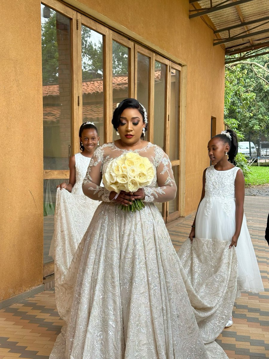 stratbridal's tweet photo. Beautiful and graceful. Congratulations to our strat bride Hafsa. https://t.co/hOPFnbj4Z2