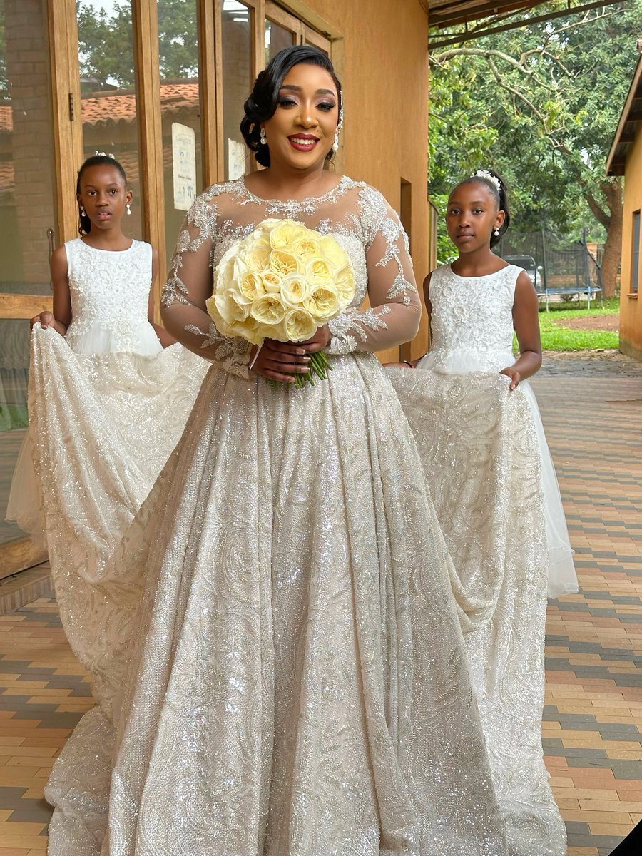 stratbridal's tweet photo. Beautiful and graceful. Congratulations to our strat bride Hafsa. https://t.co/hOPFnbj4Z2