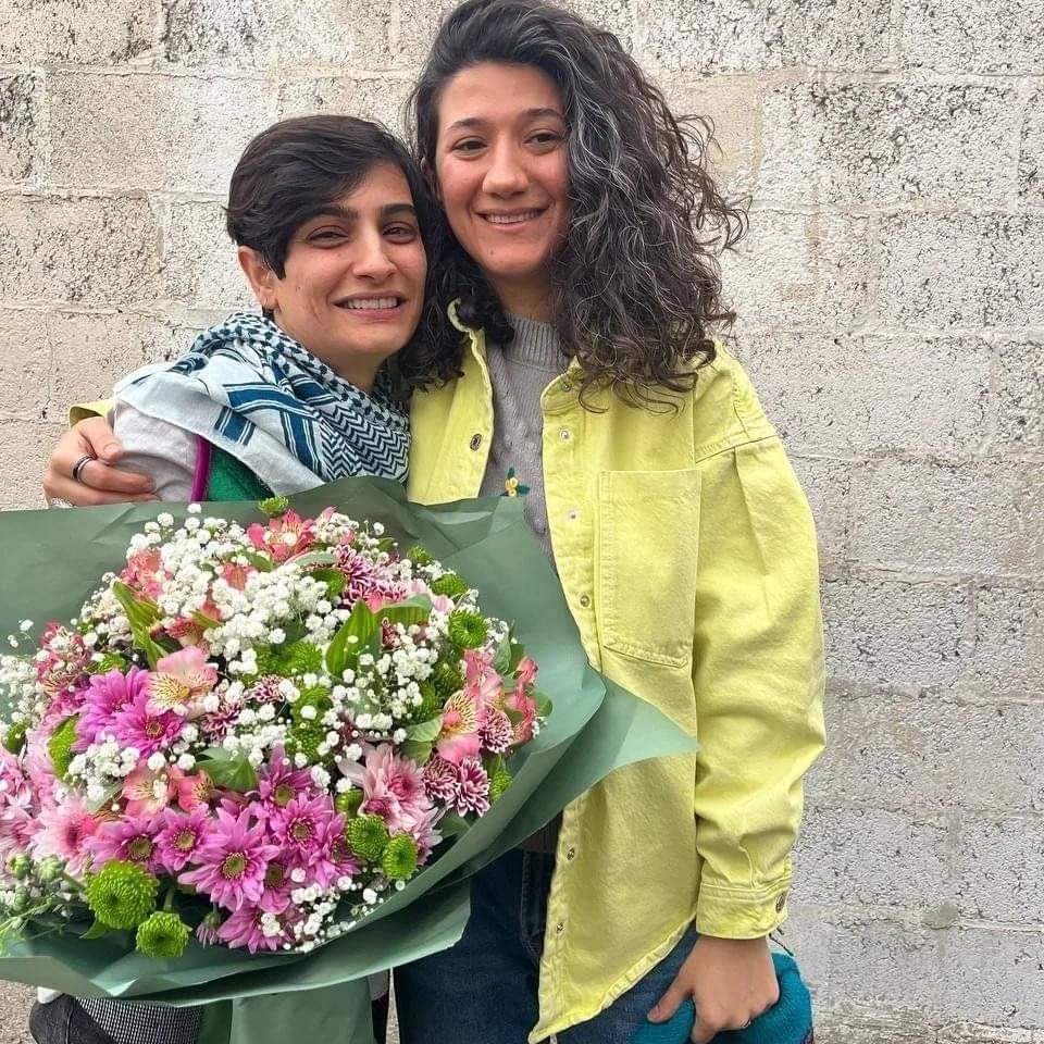 ShekhiAzad's tweet photo. ئێوە نموونەی ئەو ژنە بوێرانەن کە بوون بە سەچاوەی شۆڕشێکی واقێعى.
بەداخەوە  ئێستاشی لەگەڵدابێت، زۆر پیاوی خۆ بە عاقڵ زانی مێشک هەژار ماون، ژن و تواناییەکانی بە هیچ دەزانن، 
نموونەتان زۆر بێت تاوەکوو ئێمەمانان لێتان فێربین .
#ژن_ژیان_ئازادی https://t.co/KLMuE2bhFa
