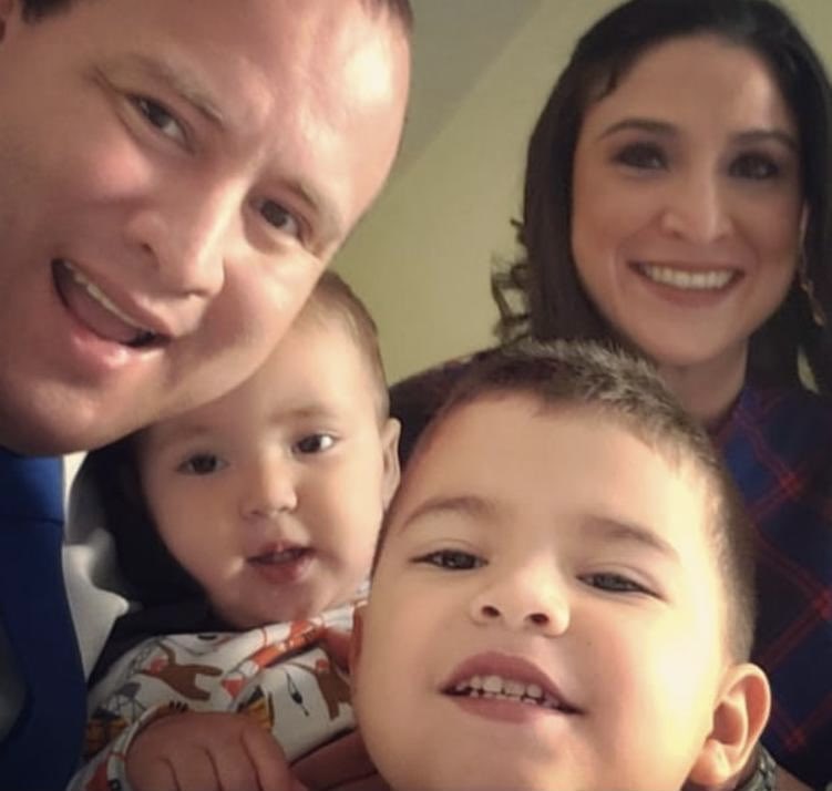 _cristiangt's tweet photo. Como hace cuatro años, empiezo este día agradeciéndole a Dios, mi familia, esposa e hijos quienes me brindan su amor, apoyo e inspiración.

Agradezco su confianza que depositaron en mi, para continuar trabajando y servirles desde este nuevo congreso que está por integrarse. https://t.co/1A4rW3NS1J