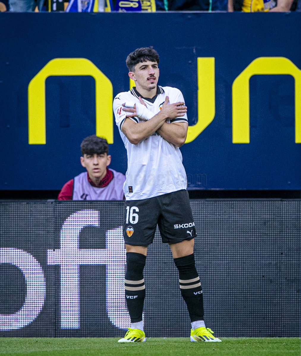 AlexMartinPibe's tweet photo. Ni con el arbitraje en contra nos quitan los tres puntos hoy 🙌🏻

Vaya partidazo del Guajín. Espectacular!
Lo que está haciendo el Pipo con los chavales es un escándalo 👏🏻🦇 https://t.co/SFkIHcO0NT
