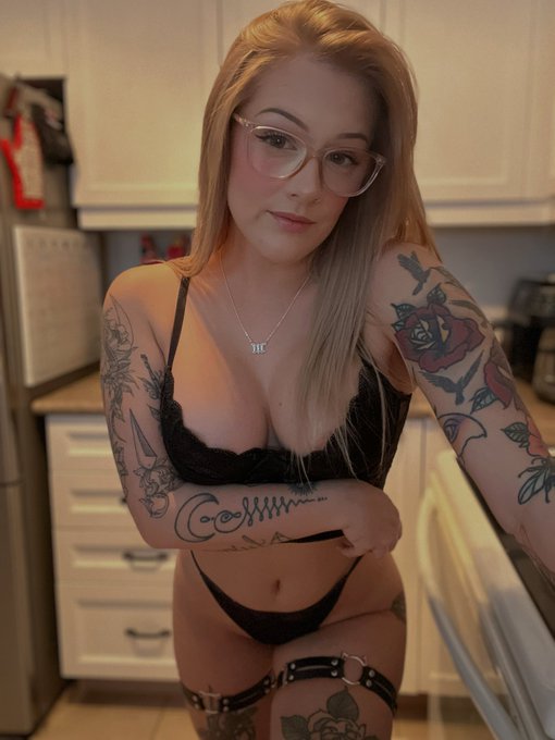 Sunday Funday 😏  Jk I&rsquo;m holed up looking like a gremlin playing BG3 https://t.co/2cZRtppnJe