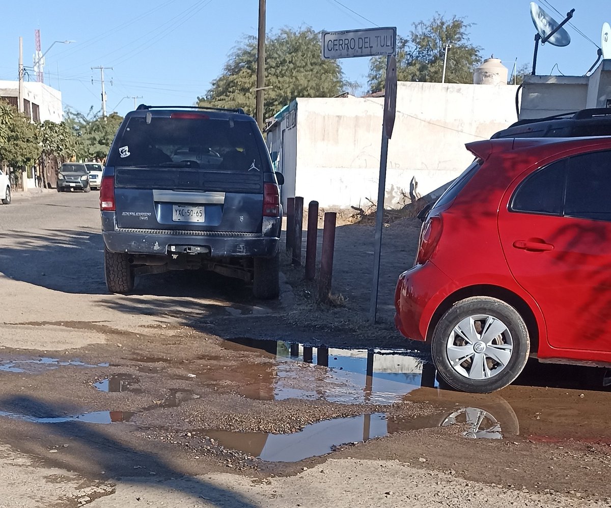isabelv1805's tweet photo. @aguahermosillo se reporta fuga de agua en cerro del tuli y tepoca en sonacer, la cuál se estanca en la otra cuadra cerro del águila y República de Panamá https://t.co/1GsKvipAsR
