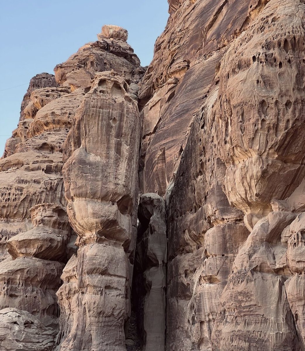 Raneem_BK's tweet photo. صممت مجموعة أكواب مستوحاة من جبال العلا ⛰️ https://t.co/ntvgOWFff2