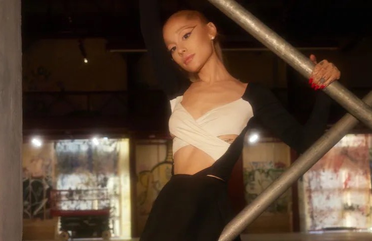 Ariana Grande regresa a la música tras tres años con 'yes, and?, un tema que quiere callar las criticas recibidas en los últimos meses.

Toda la información aquí: allboutpop.com/ariana-grande-…