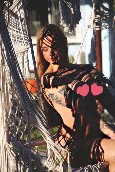 Rise&rsquo;n shine ✨ let&rsquo;s play !!   Phone and video chat available right now https://t.co/uWhsskyzYD https://t