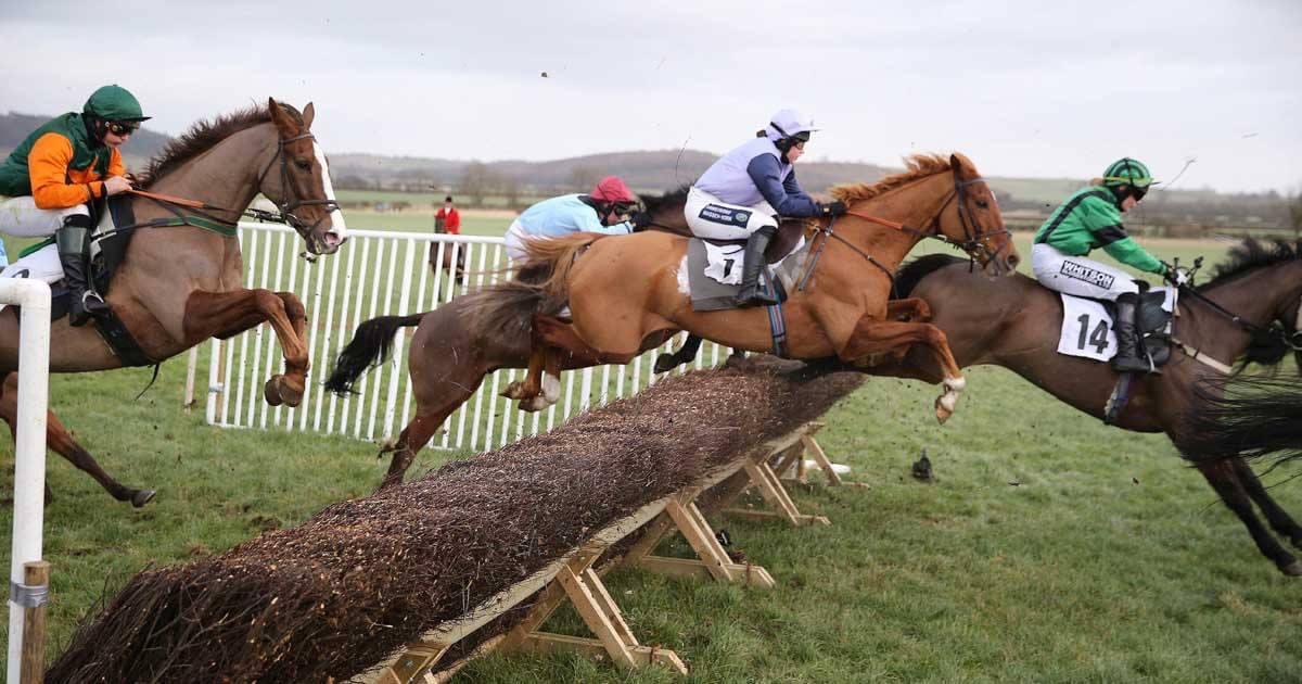 💥Throwback 10/11years ago💥
Back in the day riding in point to points. 
Good day had at <a href="/YAP2PClub/">YAP2PClub</a> despite the cold weather. Not sure how much I miss it though 😕🥶 #throwback