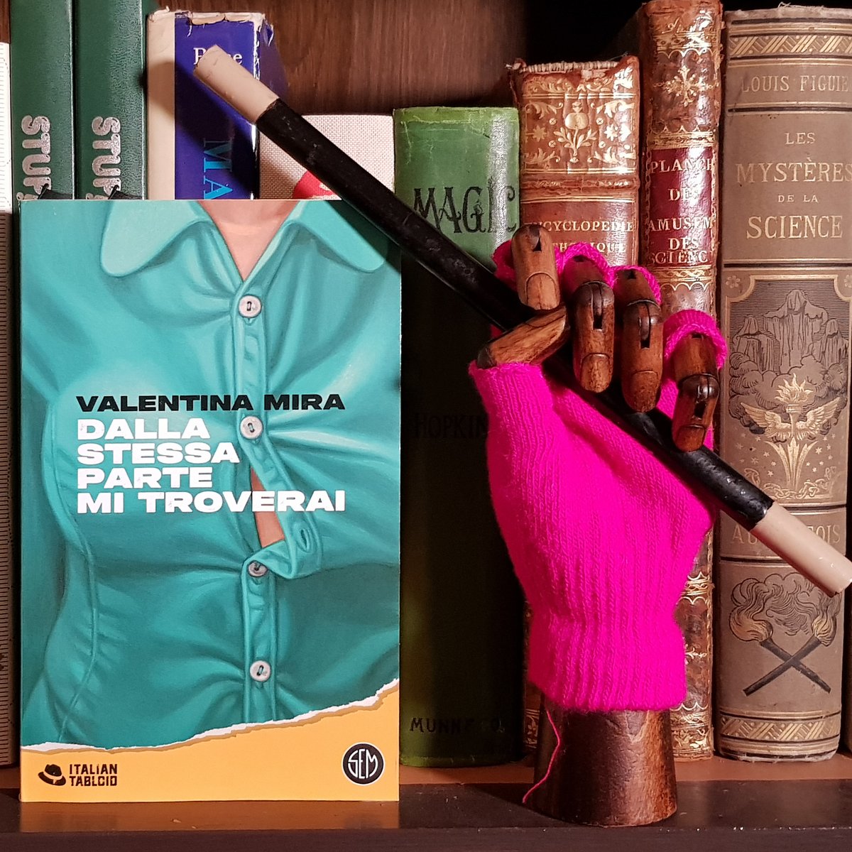 Il romanzo del weekend è 'Dalla stessa parte mi troverai' di Valentina Mira (SEM 2024), un meraviglioso controincantesimo antifascista. Qui la mia recensione: marianotomatis.it/blog.php?post=… #AccaLarentia