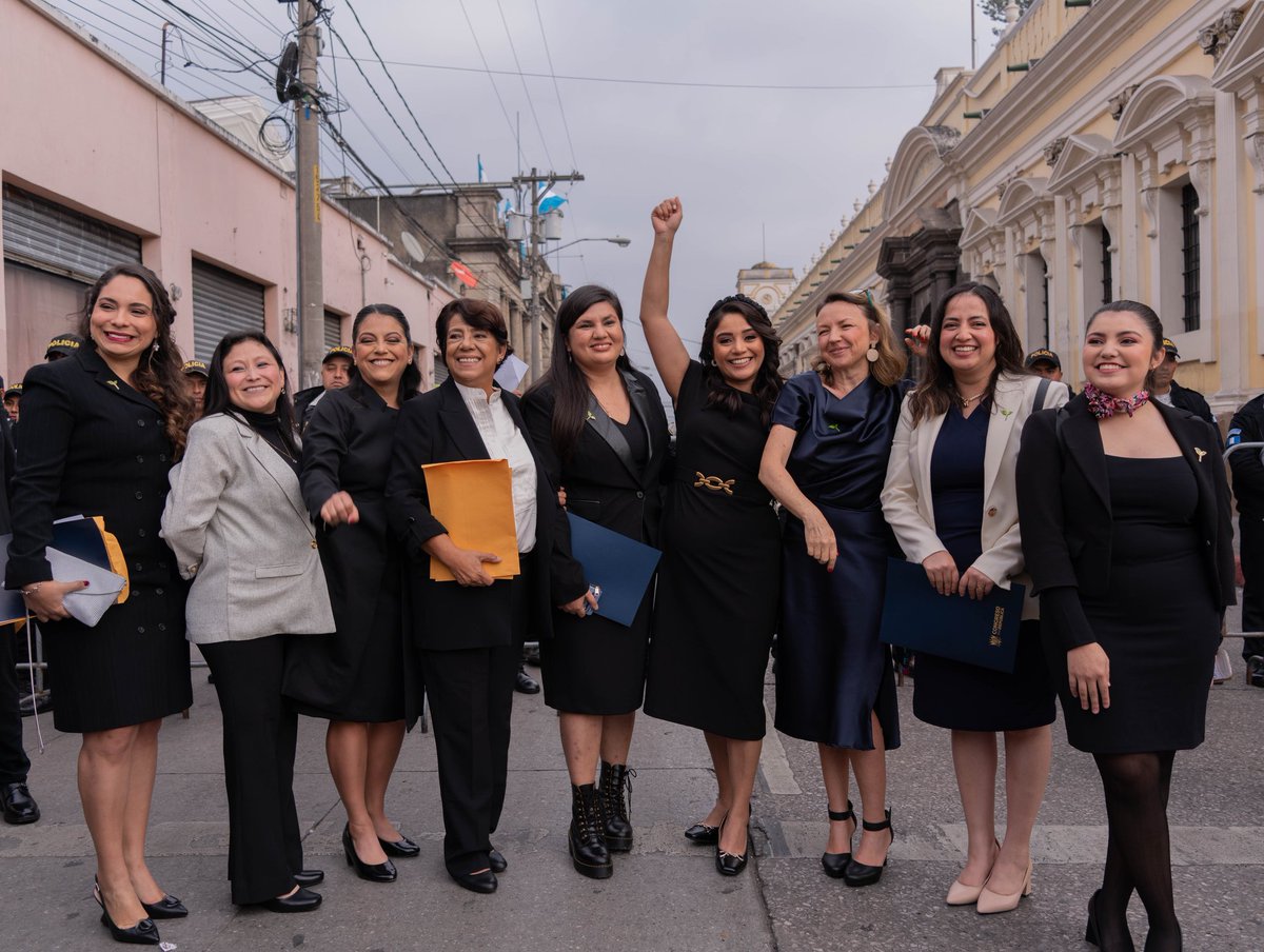 LauraFMarroquin's tweet photo. Aquí esta la Bancada Semilla que más mujeres lleva al congreso.

Un honor hacerme acompañar por mujeres valientes y comprometidas.

📍Aquí estamos en nuestra primera resistencia ✊💜🏛️ https://t.co/jaUg1gGX7N