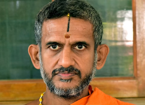 SanatanPrabhat's tweet photo. 🎯 Jan 14, 2024 - Evening Insight - Sanatan Prabhat

1️⃣ Since Ram (Shri Ram) falls below the poverty line,  BJP is constructing him a house', says #TMC MP, Shatabdi Roy
In an attempt to malign #BJP and #PMModi, TMC leaders have stooped so low, that they are now unapologetically ridiculing Prabhu Shri Ram.

2️⃣ Amongst us four Shankaracharyas, there is no difference of opinion on the matter of the Shri Ram temple!
Jagadguru Shankaracharya Swami Nishchalanand Saraswati of the Puri Peeth, clarifies.

3️⃣  Hindus or Mu$l!ms are not allowed to take the law into their hands! - Karnataka’s Congress CM Siddaramaiah
Hindus never take the law into their hands. Those who do, the Congress Government never takes action against them, this is the history and the present too. If Siddaramaiah says so, he should also show it by his actions.

4️⃣ Litigant in the Ayodhya case and Babri Masjid supporter, Iqbal Ansari's appeal to the Muslims
'There's no need for a mosque now, the allocated land must be cultivated and the harvested crop be distributed amongst Hindus & Muslims.'

5️⃣  While naming children, choose names from Hindu scriptures! - Swami Vishwaprasanna Tirtha, Pejawar Mutt
Conservation of Shri Ram Mandir, a challenging task!

6️⃣ Ram Mandir Global Updates : 100 leaders from 55 Nations are invited for the inauguration of Shri Ram Mandir!
Hindus in New Jersey took out a rally of more than 350 cars with flags bearing Prabhu Shri Ram's image.

7️⃣ Manipur: Committee set up to remove the Christian Kuki community from the Scheduled Tribe category! 

8⃣ Maldivian President Muizzu's party, faced defeat in the Mayoral polls at the capital, Male. 
Voters allegedly upset with the government's anti-India stand.

9⃣  Sri Lanka arrests 12 Indian fishermen : confiscates fishing boats too!
Sri Lanka has been taking such action for the past several years. Pakistan has also been following suit in the Arabian Sea. In this context, India should take measures that will enable it's fishermen to recognize it's marine territory!
 
✍🏻  Experience the change in reading news. Visit daily to get 'Bharatiya' & 'Hindu' Editorial viewpoints: https://t.co/bmzNw2X4E1