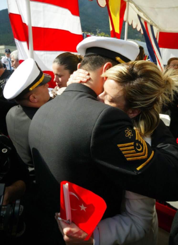 vatan için ölmek de var fakat borcumuz yaşamaktır!.