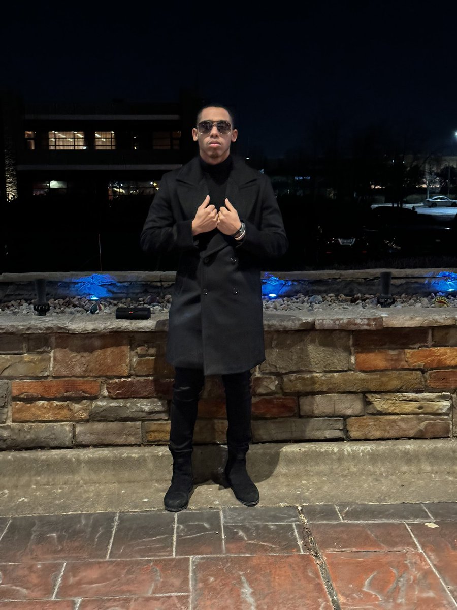dbofficial's tweet photo. Standing on Business✍🏽 https://t.co/eAlIappZAH