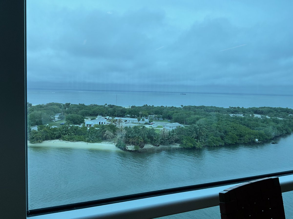 My mom sent me some nice shots from her cruise ship somewhere in the Caribbean🚢 Here on the Prairies it is -43 degrees Celsius with the windchill⛄️ #WinterWeather