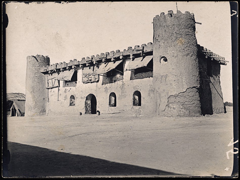 A chief's palace in Bandiagara and fort of Kousseri