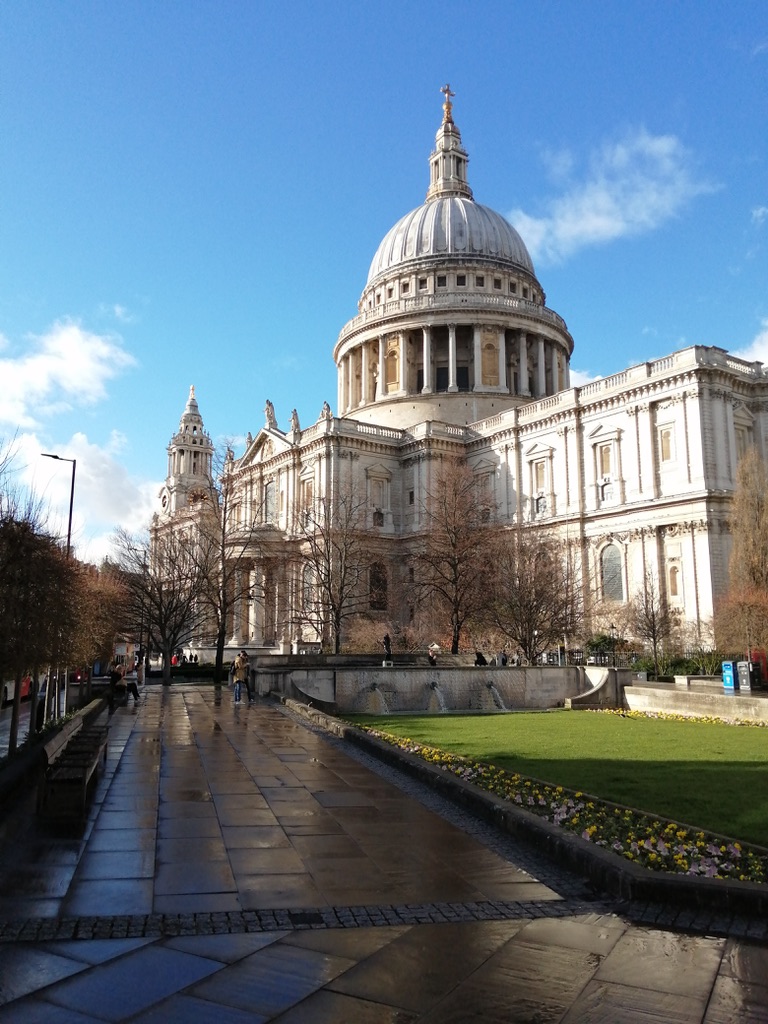St Pauls Cathedral in London UK.
#stpaulscathedral #london #uk #tourist #tourism #historic #historiclondon #photography #architecturalphotography #travel #travelphotography
