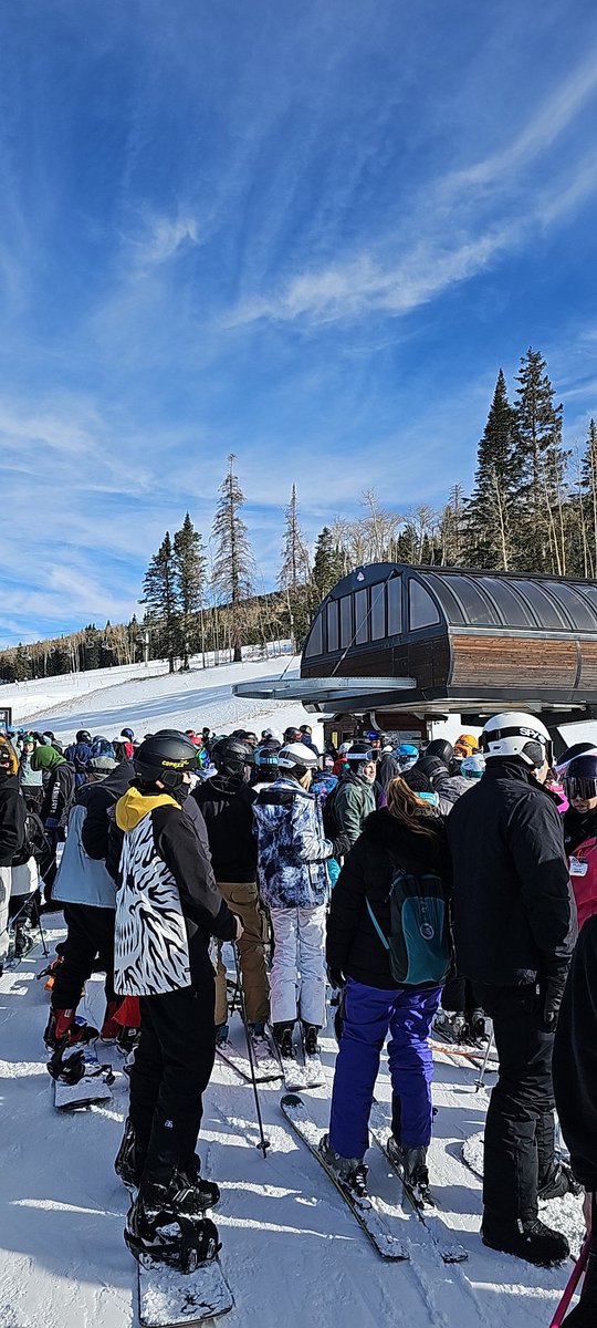 markbk182's tweet photo. @AZSBUpdates No high winds present now. Contrary to the amount of people waiting in line at Grand Canyon express k25 minutes wait) https://t.co/u6MIlonRQC