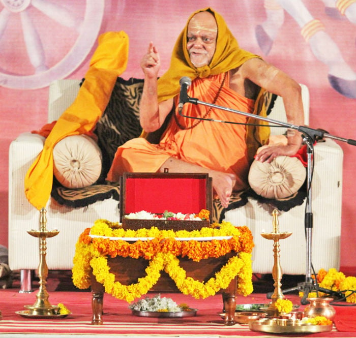 SanatanPrabhat's tweet photo. 🎯 Jan 14, 2024 - Evening Insight - Sanatan Prabhat

1️⃣ Since Ram (Shri Ram) falls below the poverty line,  BJP is constructing him a house', says #TMC MP, Shatabdi Roy
In an attempt to malign #BJP and #PMModi, TMC leaders have stooped so low, that they are now unapologetically ridiculing Prabhu Shri Ram.

2️⃣ Amongst us four Shankaracharyas, there is no difference of opinion on the matter of the Shri Ram temple!
Jagadguru Shankaracharya Swami Nishchalanand Saraswati of the Puri Peeth, clarifies.

3️⃣  Hindus or Mu$l!ms are not allowed to take the law into their hands! - Karnataka’s Congress CM Siddaramaiah
Hindus never take the law into their hands. Those who do, the Congress Government never takes action against them, this is the history and the present too. If Siddaramaiah says so, he should also show it by his actions.

4️⃣ Litigant in the Ayodhya case and Babri Masjid supporter, Iqbal Ansari's appeal to the Muslims
'There's no need for a mosque now, the allocated land must be cultivated and the harvested crop be distributed amongst Hindus & Muslims.'

5️⃣  While naming children, choose names from Hindu scriptures! - Swami Vishwaprasanna Tirtha, Pejawar Mutt
Conservation of Shri Ram Mandir, a challenging task!

6️⃣ Ram Mandir Global Updates : 100 leaders from 55 Nations are invited for the inauguration of Shri Ram Mandir!
Hindus in New Jersey took out a rally of more than 350 cars with flags bearing Prabhu Shri Ram's image.

7️⃣ Manipur: Committee set up to remove the Christian Kuki community from the Scheduled Tribe category! 

8⃣ Maldivian President Muizzu's party, faced defeat in the Mayoral polls at the capital, Male. 
Voters allegedly upset with the government's anti-India stand.

9⃣  Sri Lanka arrests 12 Indian fishermen : confiscates fishing boats too!
Sri Lanka has been taking such action for the past several years. Pakistan has also been following suit in the Arabian Sea. In this context, India should take measures that will enable it's fishermen to recognize it's marine territory!
 
✍🏻  Experience the change in reading news. Visit daily to get 'Bharatiya' & 'Hindu' Editorial viewpoints: https://t.co/bmzNw2X4E1