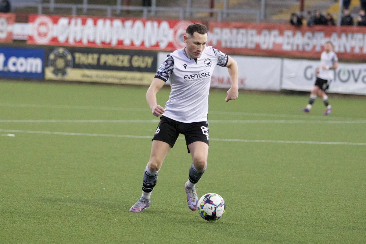 ChrisBeverland's tweet photo. Three @OfficialNIFL #PlayrFitChamp debutants for @bangorfc https://t.co/y1yvpIt0xp