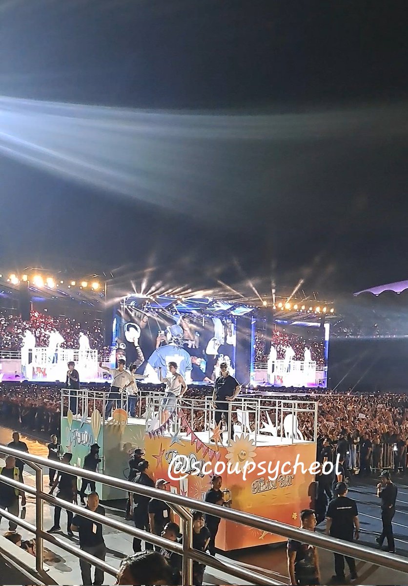 scoupsycheol's tweet photo. THE8 WOOZI VERNON AND SEUNGKWAN INTERACTIONS AAAAAA MY HEART IS SO FULL 💓🎉😭💓🫶🥹😍✨️

thank you @pledis_17 for coming back 😃😭💓✨️

#SEVENTEENinBULACAN https://t.co/WoFLbfCAlq