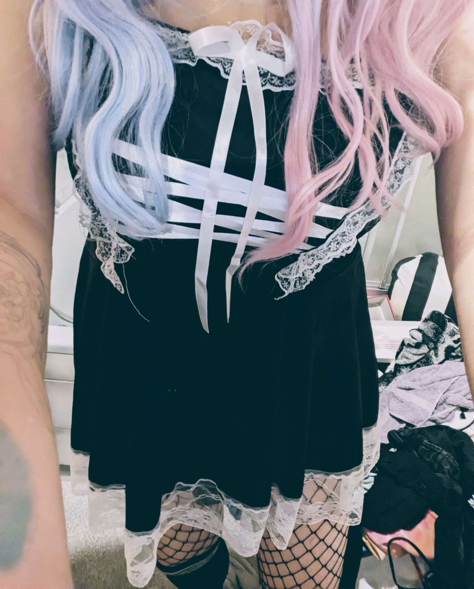 ItsTheChloeUwU's tweet photo. Fishnets make every Outfit better c: #Transgirl #EGirl #EGirls #EThots #maid #cosplayergirl #onlyfansgirl #Thots #Fishnets #KneeHighs #Feet #feetcontent #Halloween #Princess https://t.co/eXqPfhEb4y