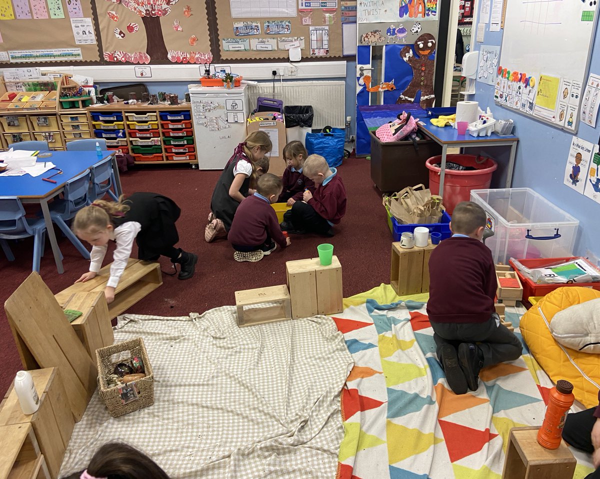 HarrysmuirPS's tweet photo. P2/1 had a great first week back at school! We have been busy learning all about Scotland and getting ready for our assembly next week! We tried to make a paper chain as long as River Tay! #primary212023 #HarrysmuirPlay https://t.co/En38slcR08