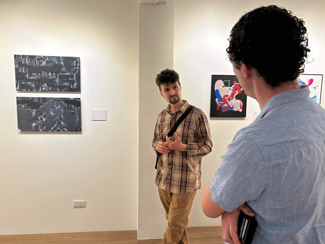 to22_JLH's tweet image. 接近@VolumeDAO 的展覽後期，我們密集舉辦了多場導覽活動，讓更多人認識這些驚人的藝術作品。

很開心藝術家@dribnet 來訪台灣與我們交流，更親自為台灣觀眾與藝文相關人士介紹創作。

恰逢《激進市場》的共同作者@glenweyl 到訪台灣，兩位重要的貴賓在展場開啟關於plurality⿻…