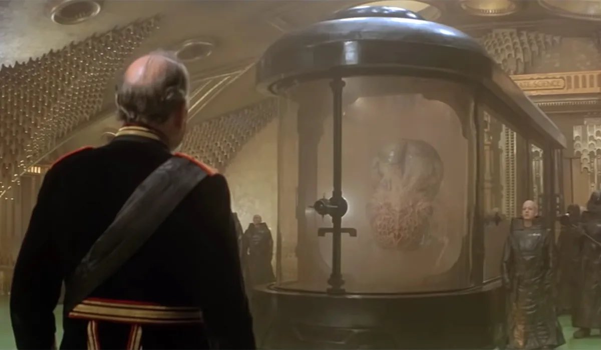 DiscussingFilm's tweet photo. David Lynch’s ‘DUNE’ is being re-released in theaters in February to celebrate the film’s 40th anniversary. https://t.co/bf9GQlhyQE