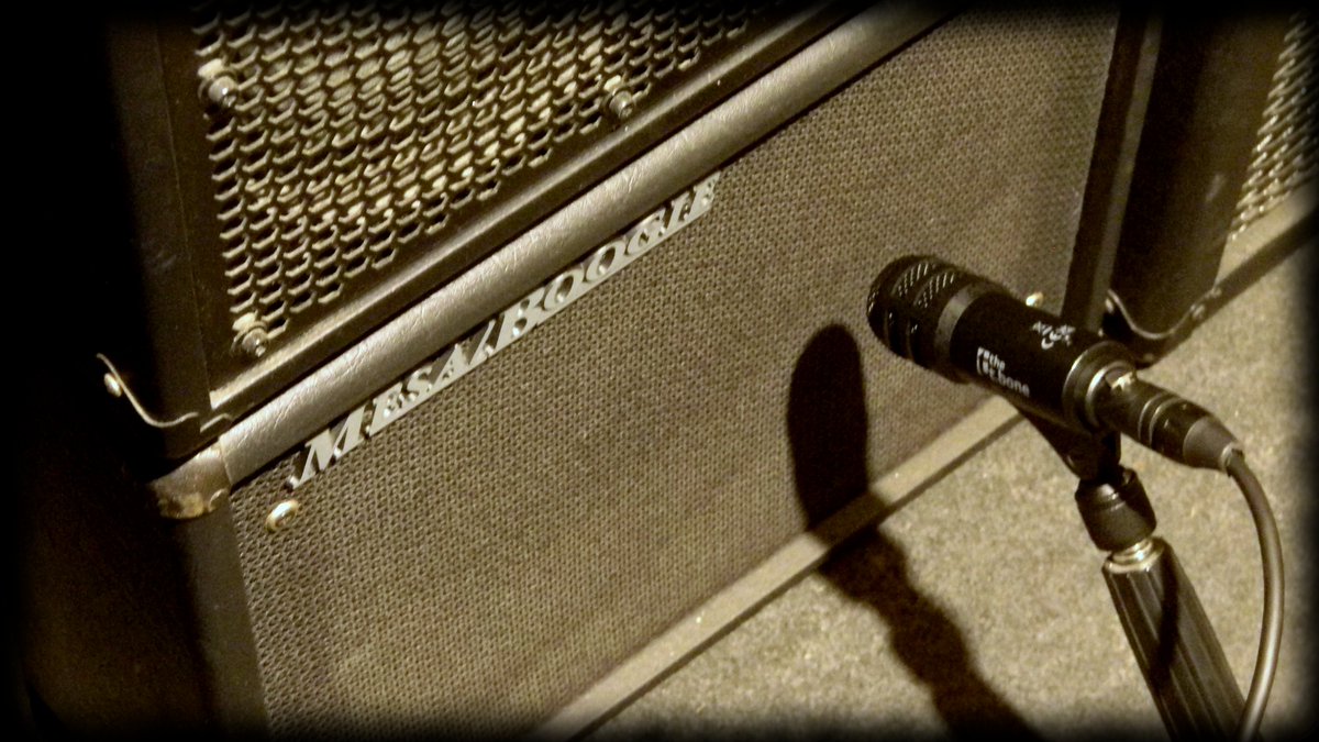 MauroUlag's tweet image. Reamping #DarkReflections solos part III.
1x12 #mesaengineering and...#tboneaudio BD200?????
20€ mic????
REALLY????
Fucking yes!!!
And you will hear it!
#deathmetal #oldstyle #reamping #solos #theextremeway