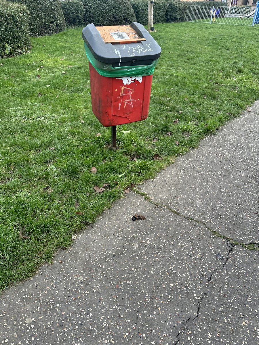 hazzer1994's tweet photo. The height of laziness in dog walkers is ridiculous. Let their dogs poo NEXT to the bin and can’t even be bothered to pick it up to dispose of it. It’s people that do this, that give other dog walkers a BAD name https://t.co/JRjwjCj3Qw
