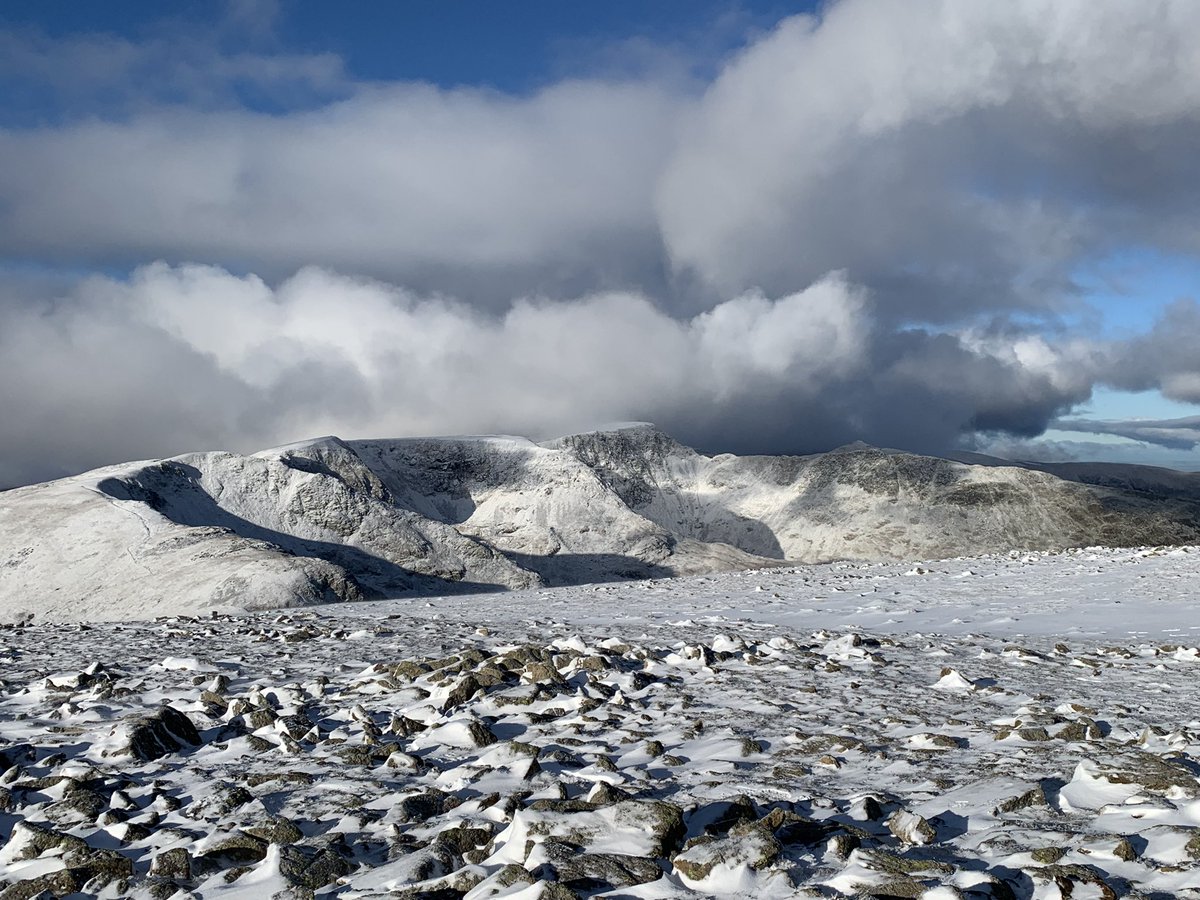 A dusting of new snow down to roughly 500m fell overnight. This was the view from #Fairfield today looking north to #Helvellyn and neighbouring fells. -12°C windchill and a similar forecast tomorrow. Wes #beadventuresmart